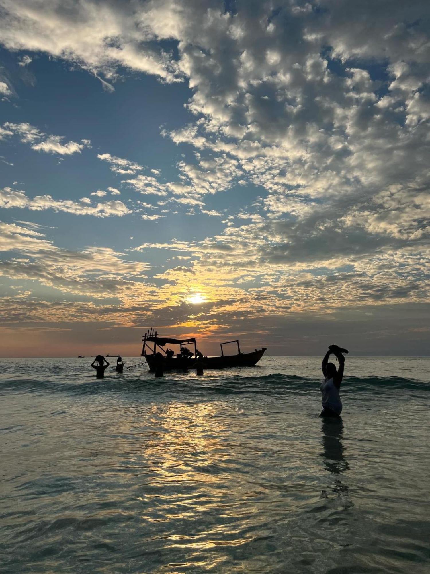 Easy Tiger - M'Pai Bay Beach, كوه رونغ ساملوم المظهر الخارجي الصورة